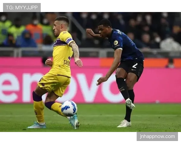 因扎吉与托雷斯高效终结背后的跑位逻辑差异