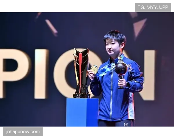 孙颖莎打完球直接躺沙发上刷剧？运动员也能这么佛系？